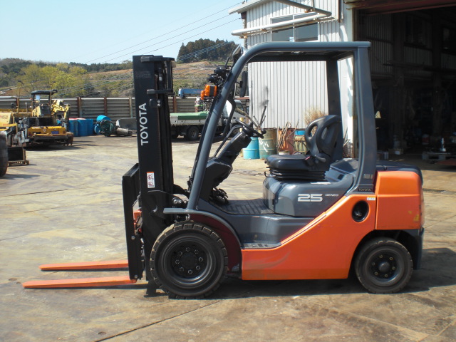 02-8FD25 72726 03.JPG